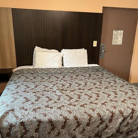 University Manor Inn Баффало Екстер'єр фото